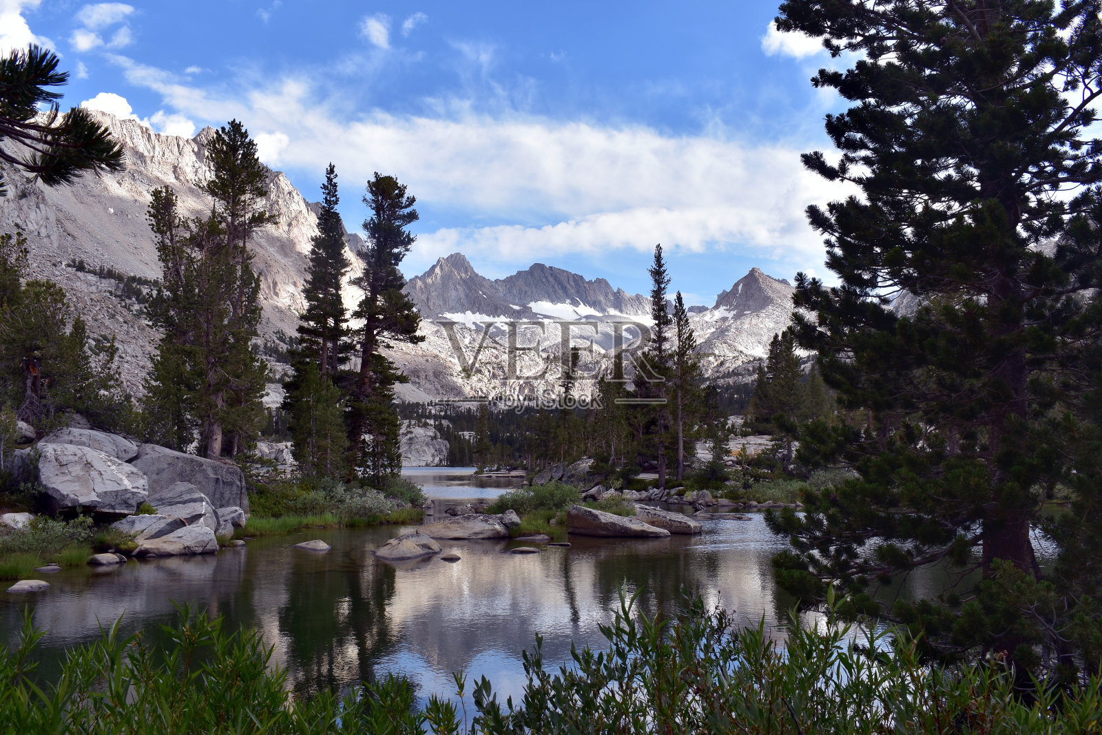 山映蓝湖照片摄影图片