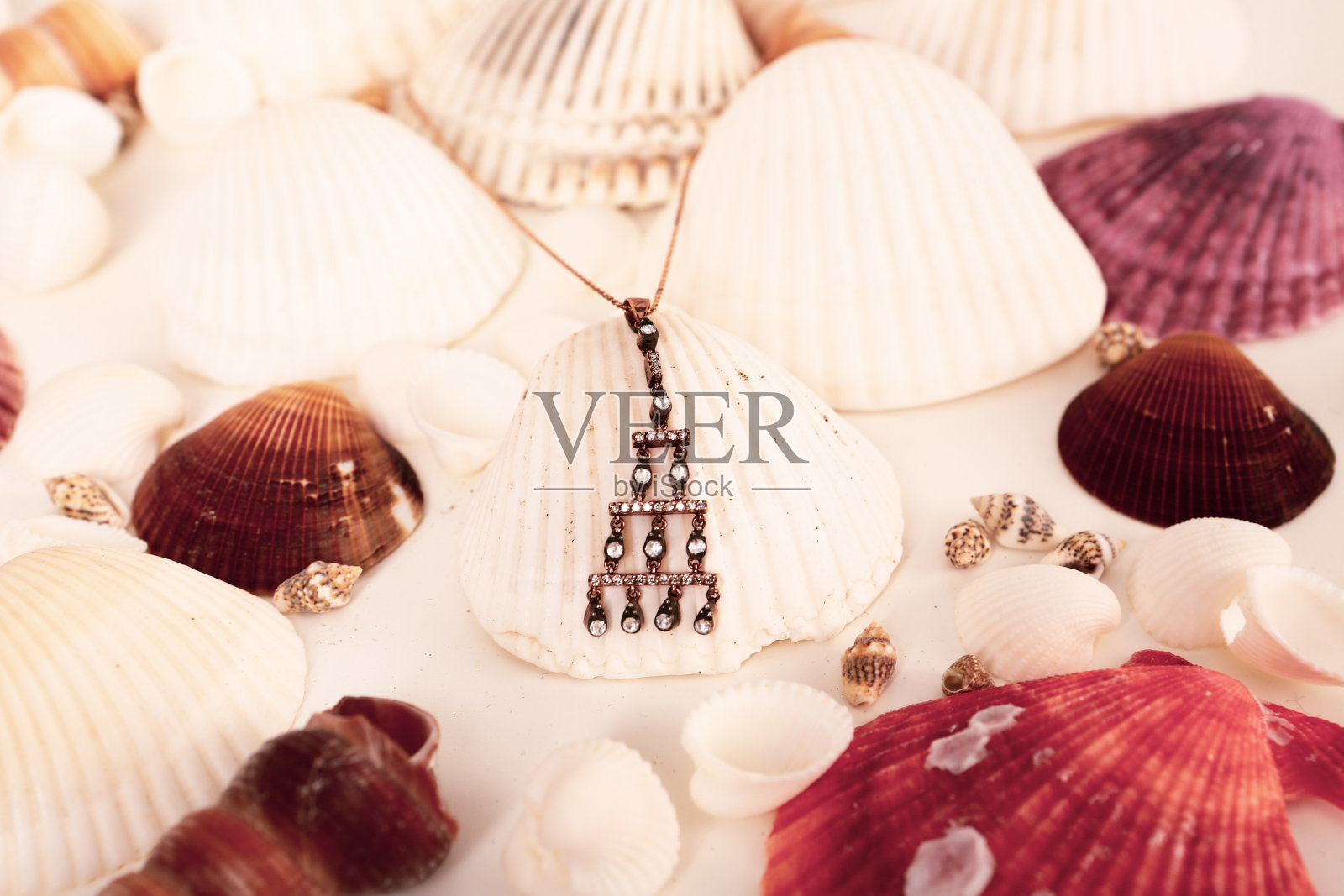 黄金和钻石首饰照片摄影图片