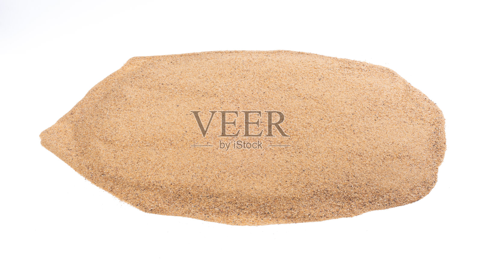 沙漠沙堆，沙丘孤立白色背景。沙滩岛上的金白色细沙，热带海洋的目的地。工作室拍摄细节纹理，复制空间照片摄影图片