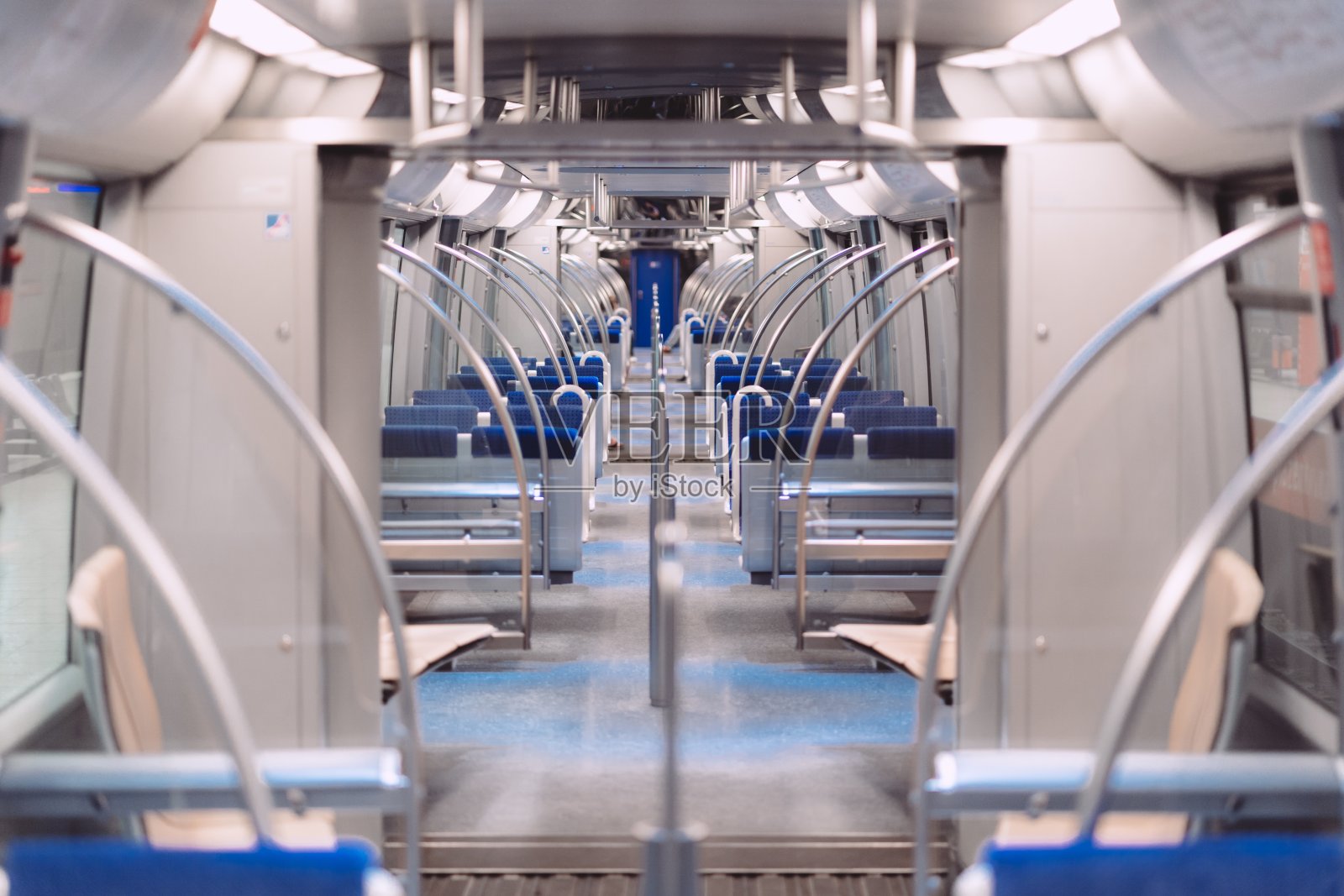 德国慕尼黑地铁车厢内照片摄影图片