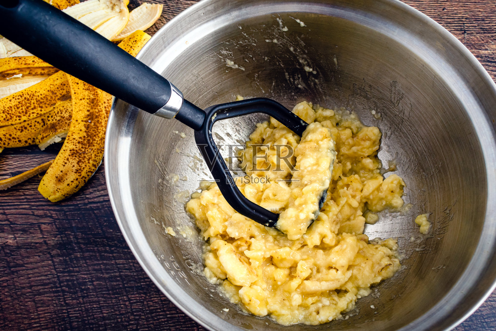 大碗里的香蕉泥照片摄影图片