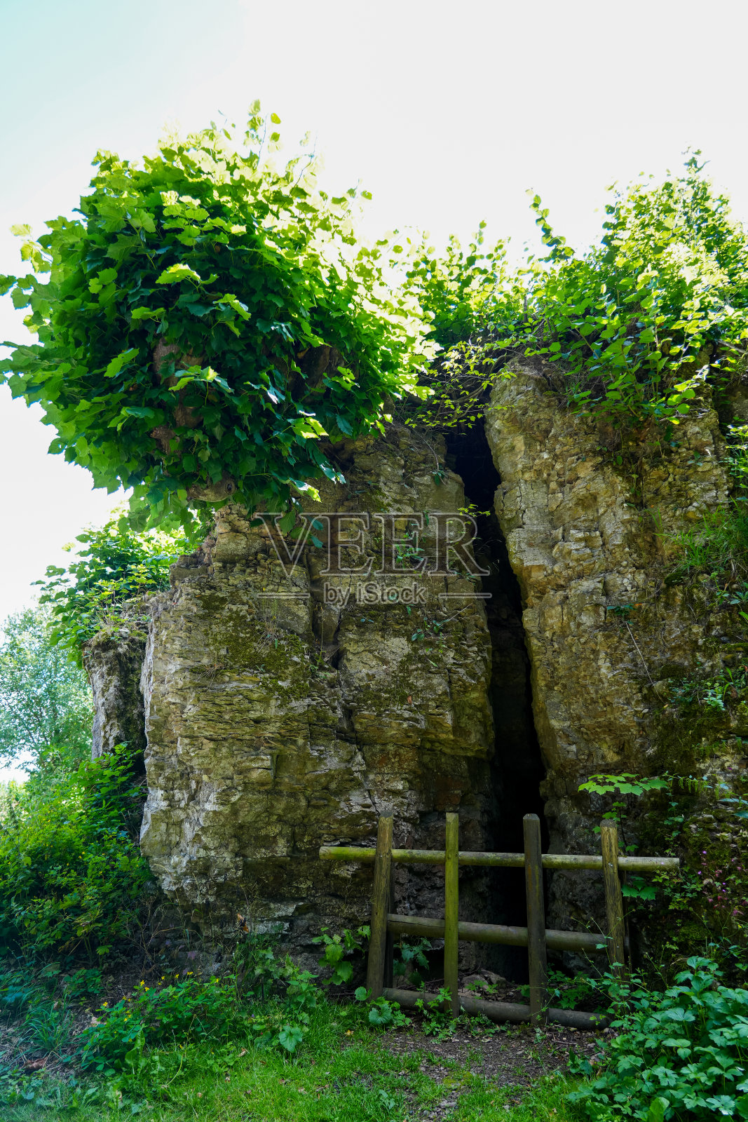 Drakenhöhlen在马斯堡的Obermarsberg。Sauerland的历史名胜。照片摄影图片