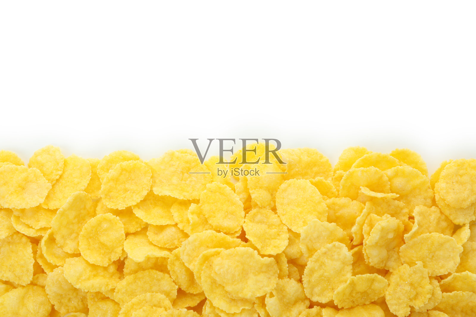 干燥的生玉米片孤立在白色背景照片摄影图片