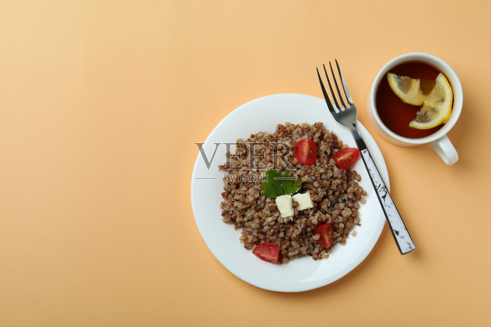 以荞麦为米色背景的美味饮食概念照片摄影图片