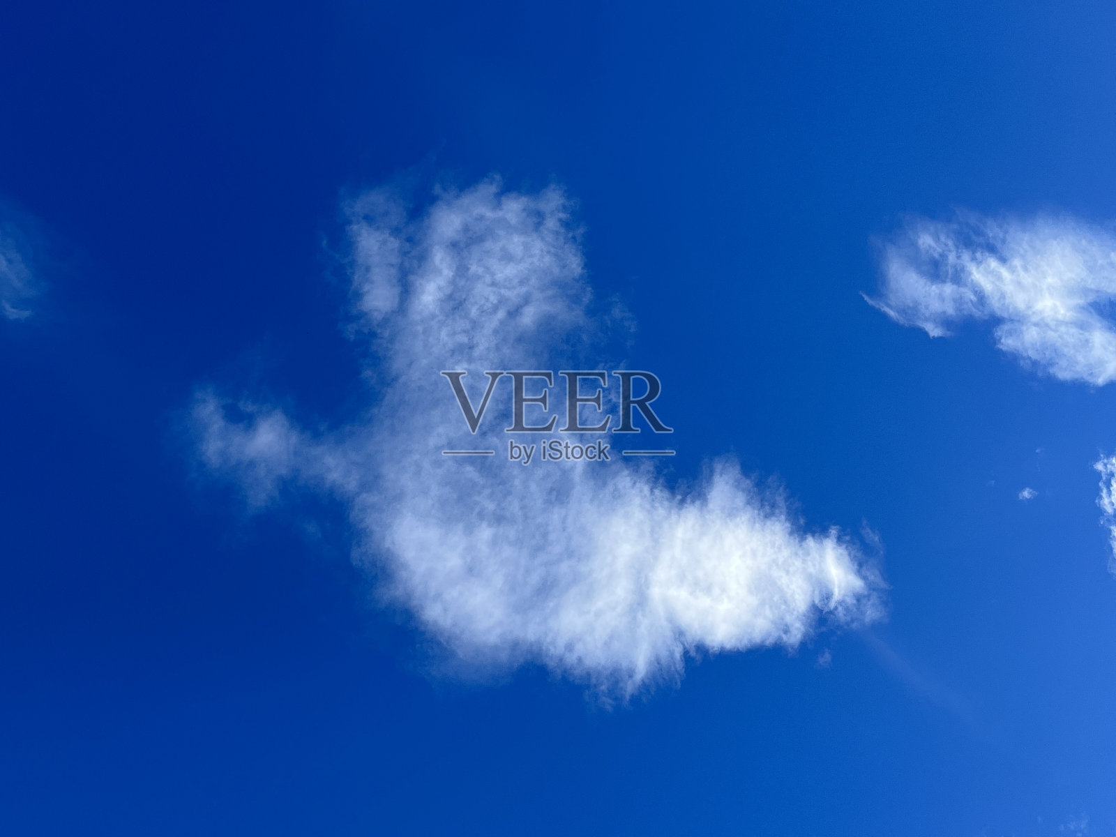 天空中变幻的白云照片摄影图片