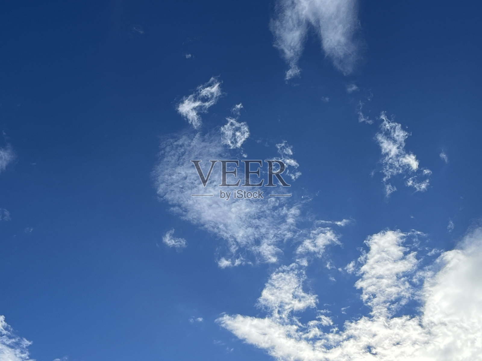 天空中变幻的白云照片摄影图片