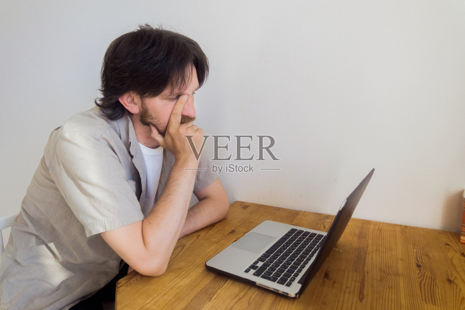 有胡子的男人照片摄影图片