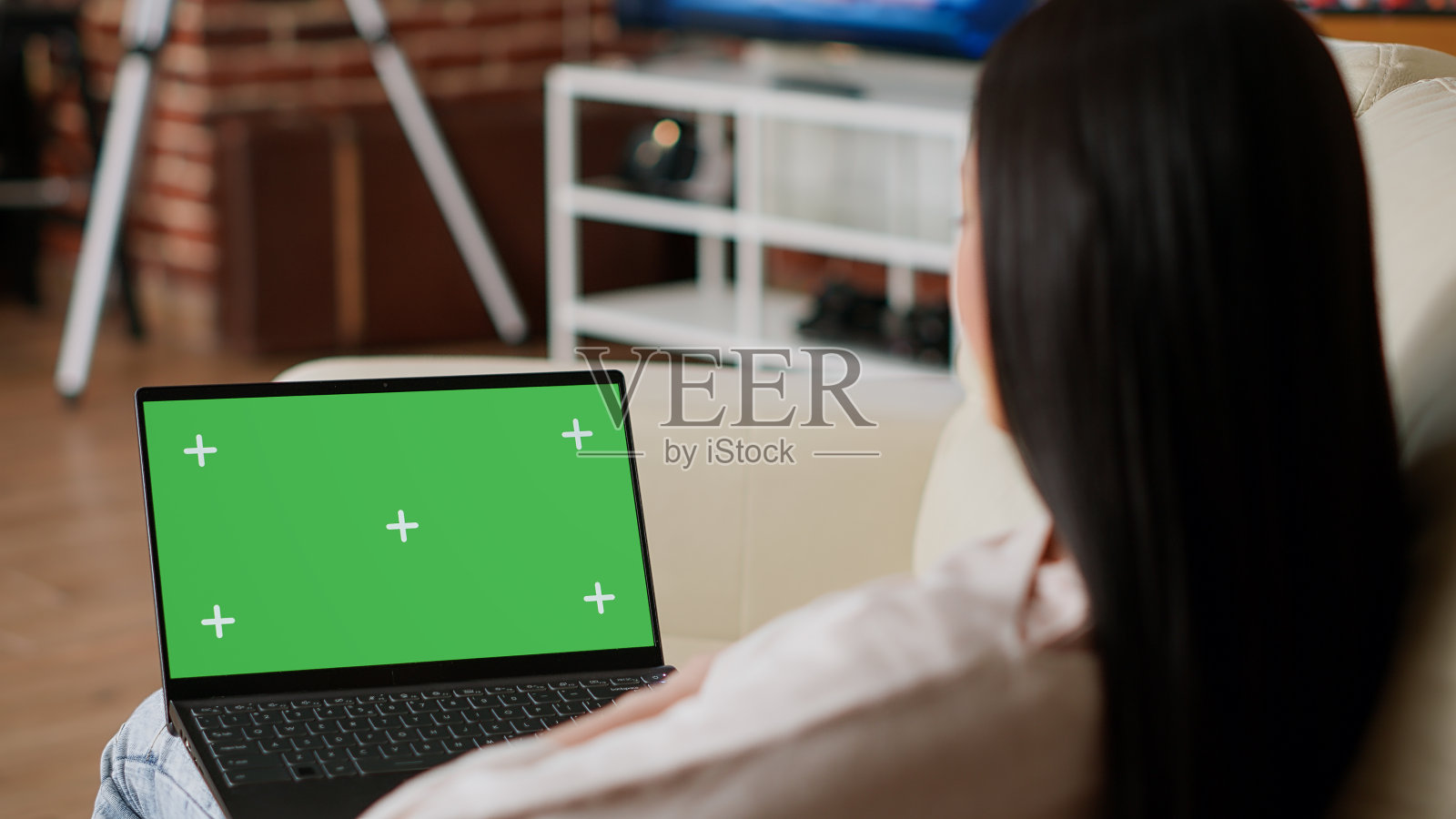 使用电脑的人有独立的背景模型照片摄影图片