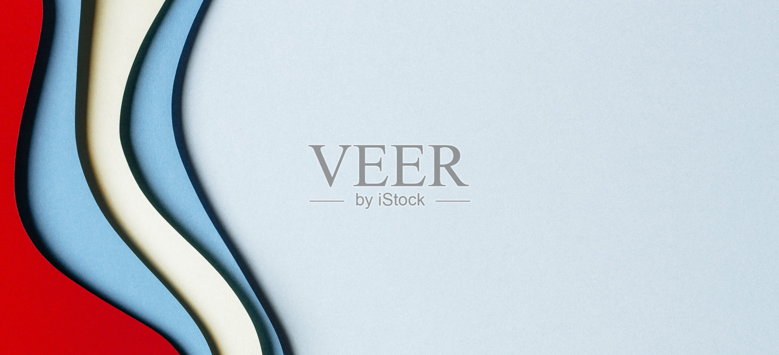 抽象彩纸纹理背景。最小的剪纸风格组成层的几何形状和线在红色和浅蓝色。俯视图照片摄影图片