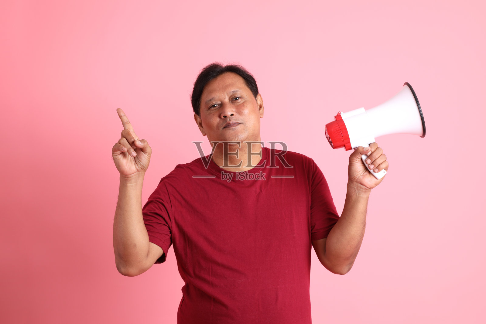 休闲老年男士照片摄影图片