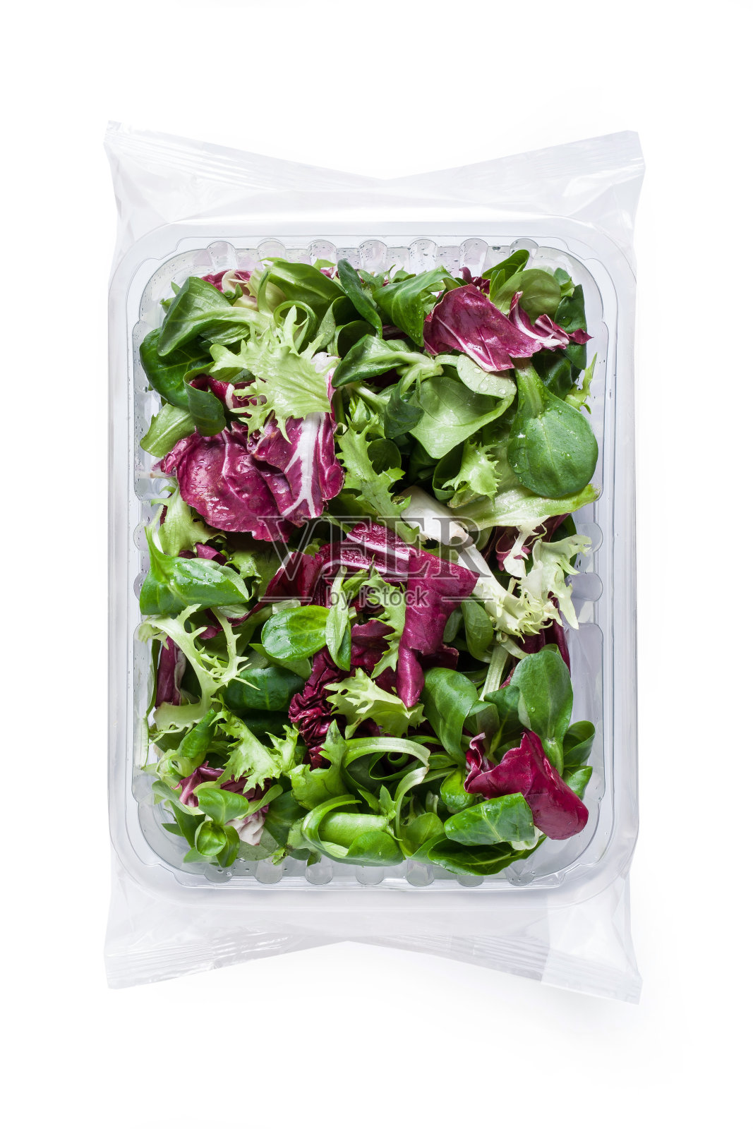 混合绿色沙拉，包装孤立在白色背景照片摄影图片