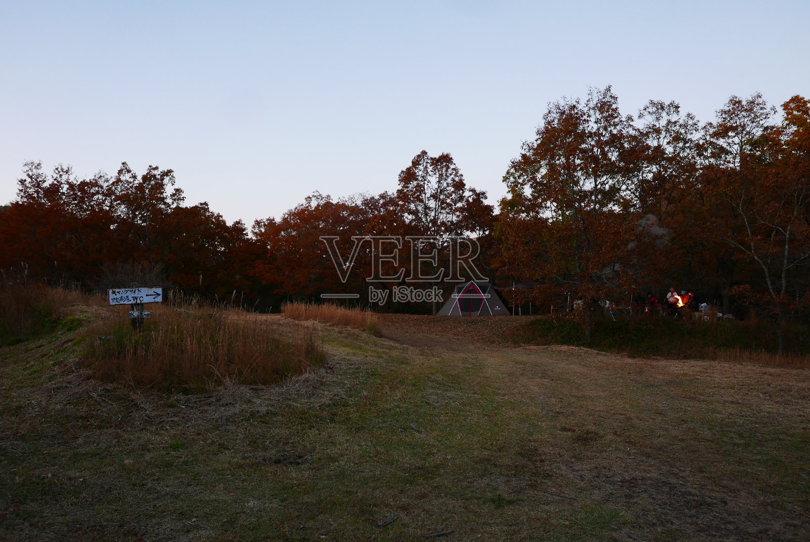 阿索地区是世界上最大的有人居住的火山口，被称为阿索山。它也是日本最大的草原地区，拥有许多美丽的风景。照片摄影图片
