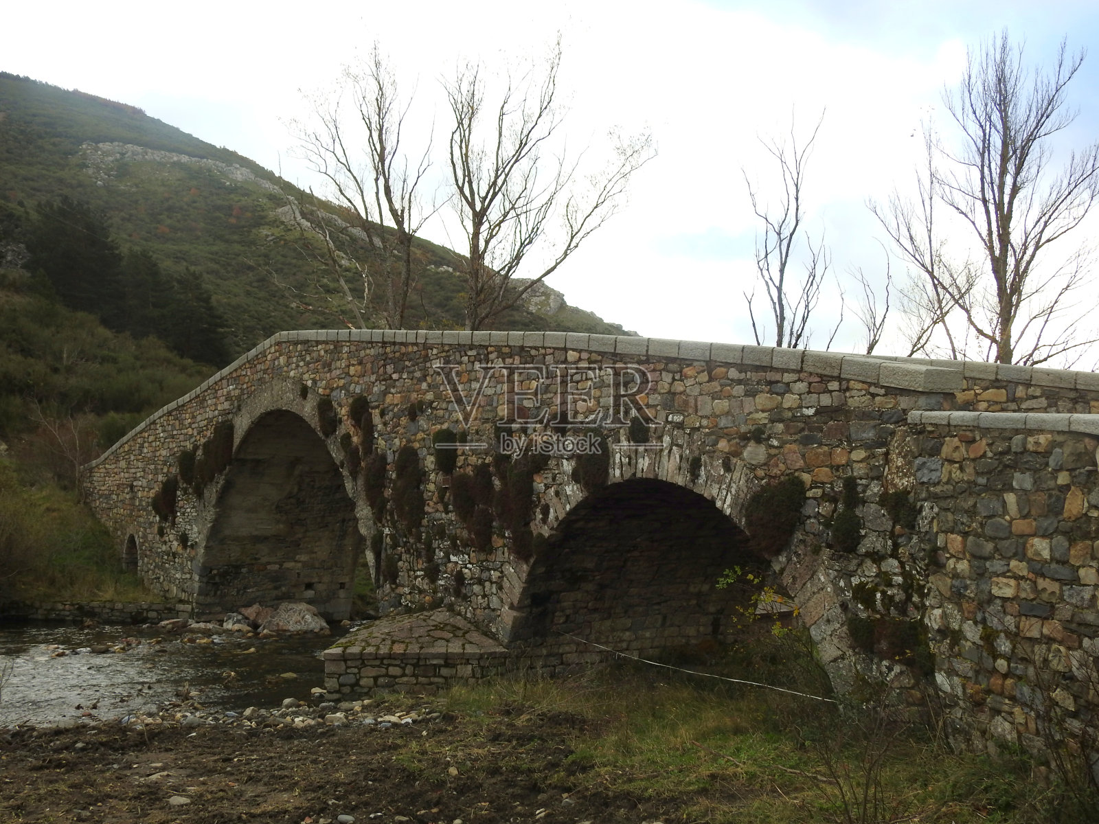 卢格洛斯·里昂的三眼桥照片摄影图片