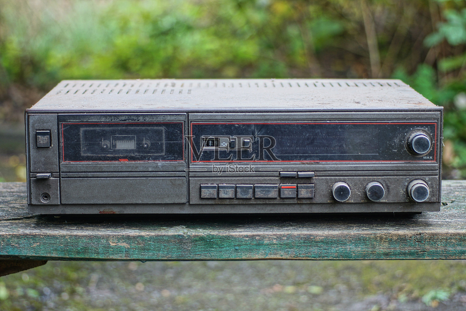 一台老式的大型固定式盒式录音机照片摄影图片