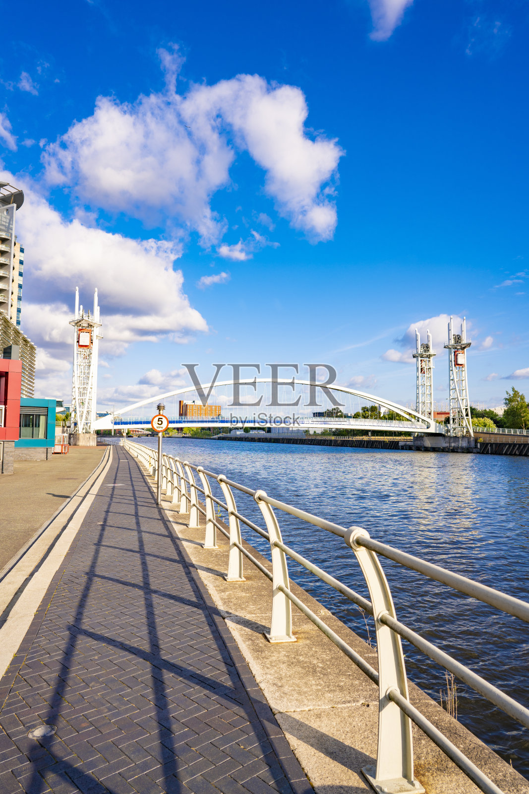 曼彻斯特索尔福德码头在英国英格兰照片摄影图片