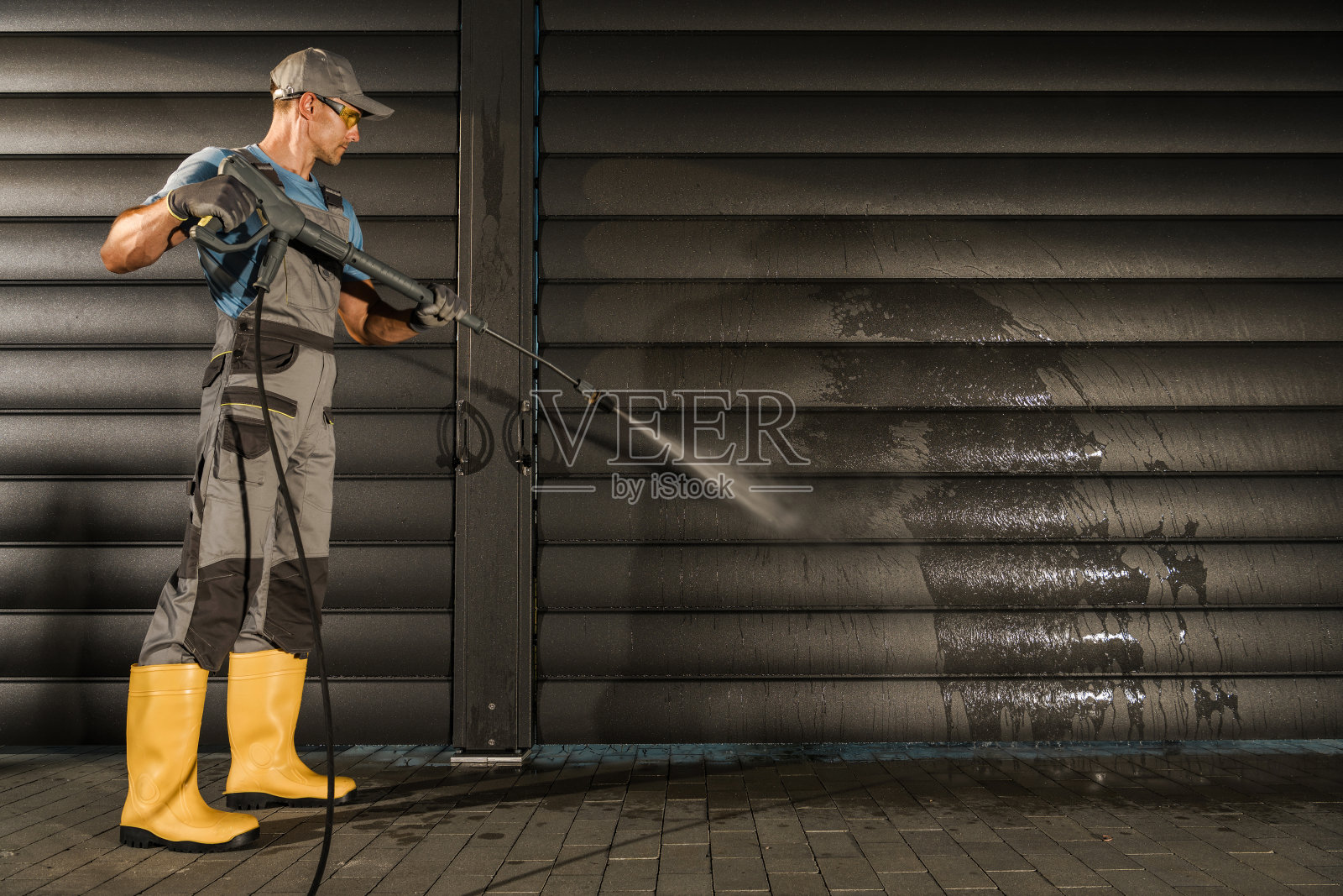 现代铝藤架动力清洗使用压力洗衣机照片摄影图片