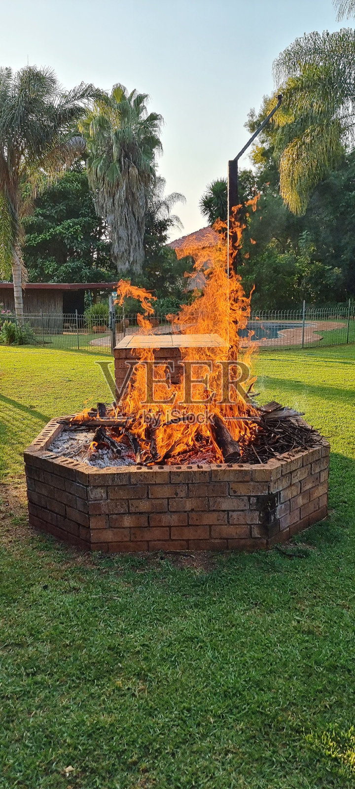 火坑上的大火照片摄影图片
