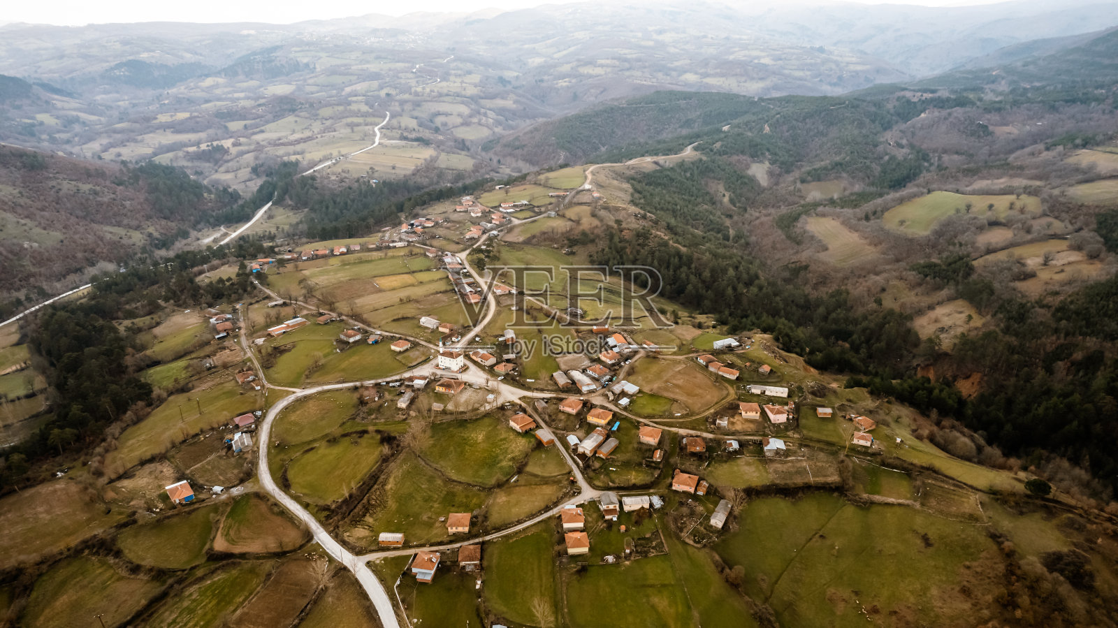 土耳其巴利克西尔的古奥斯曼村庄全景鸟瞰图照片摄影图片