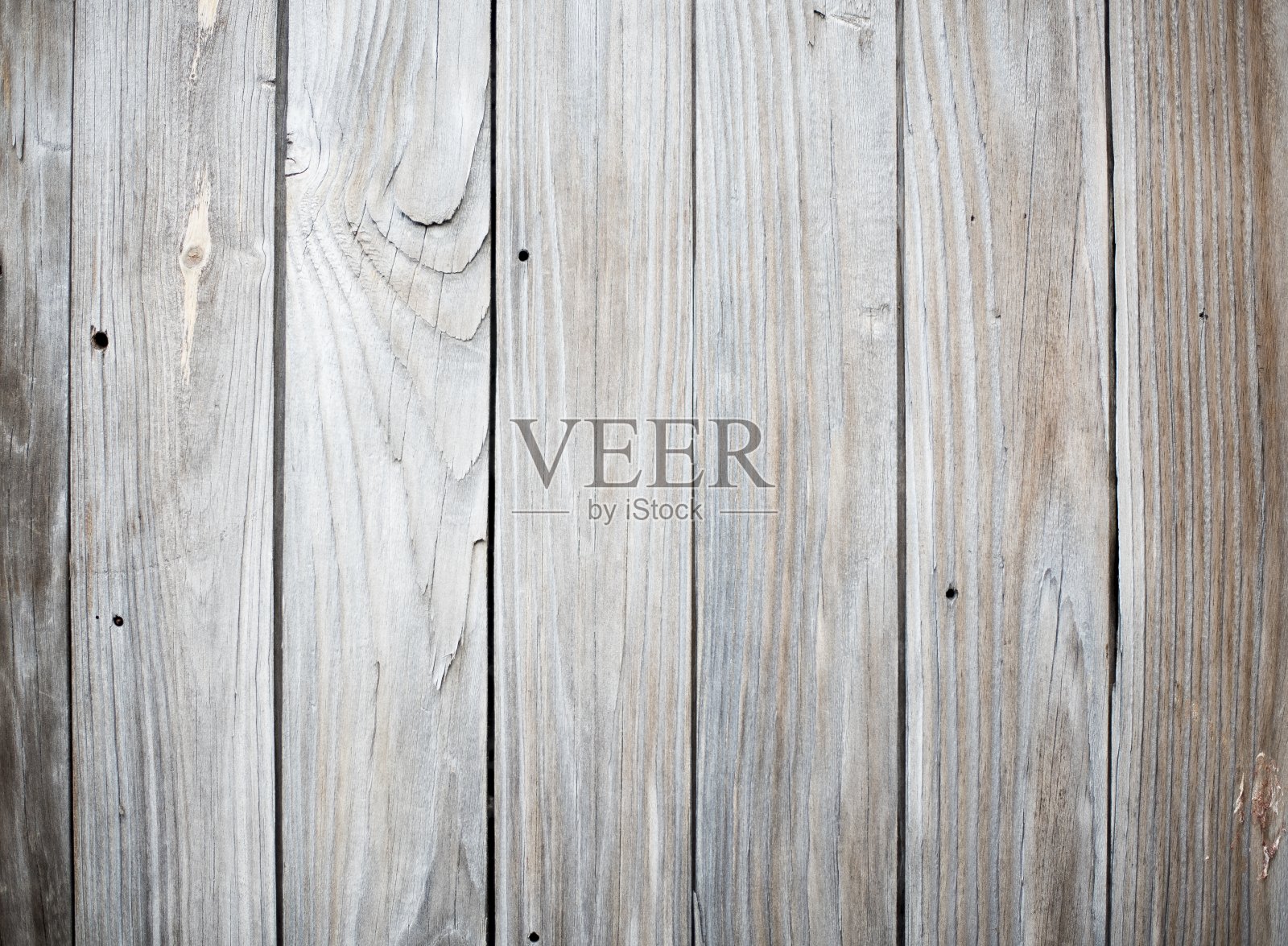 栅栏由垂直的木板制成，非常适合作为酷炫的墙纸背景照片摄影图片