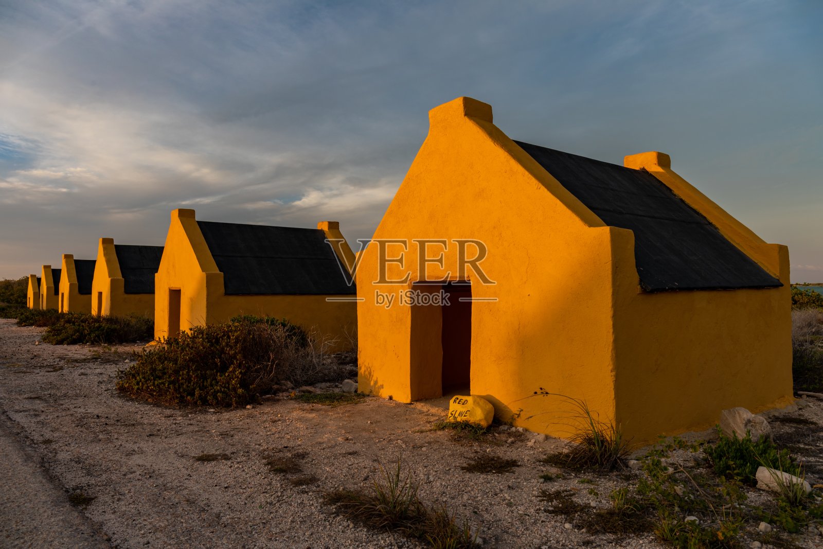 加勒比博内尔的历史红色奴隶小屋照片摄影图片