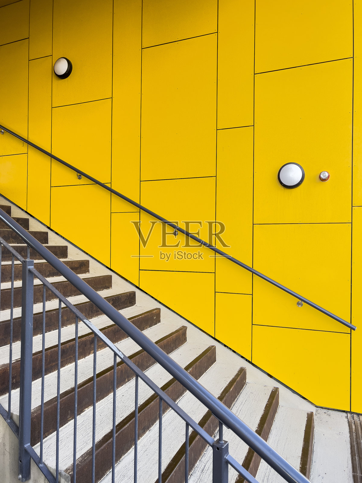 没有人的黄色楼梯-库存照片照片摄影图片