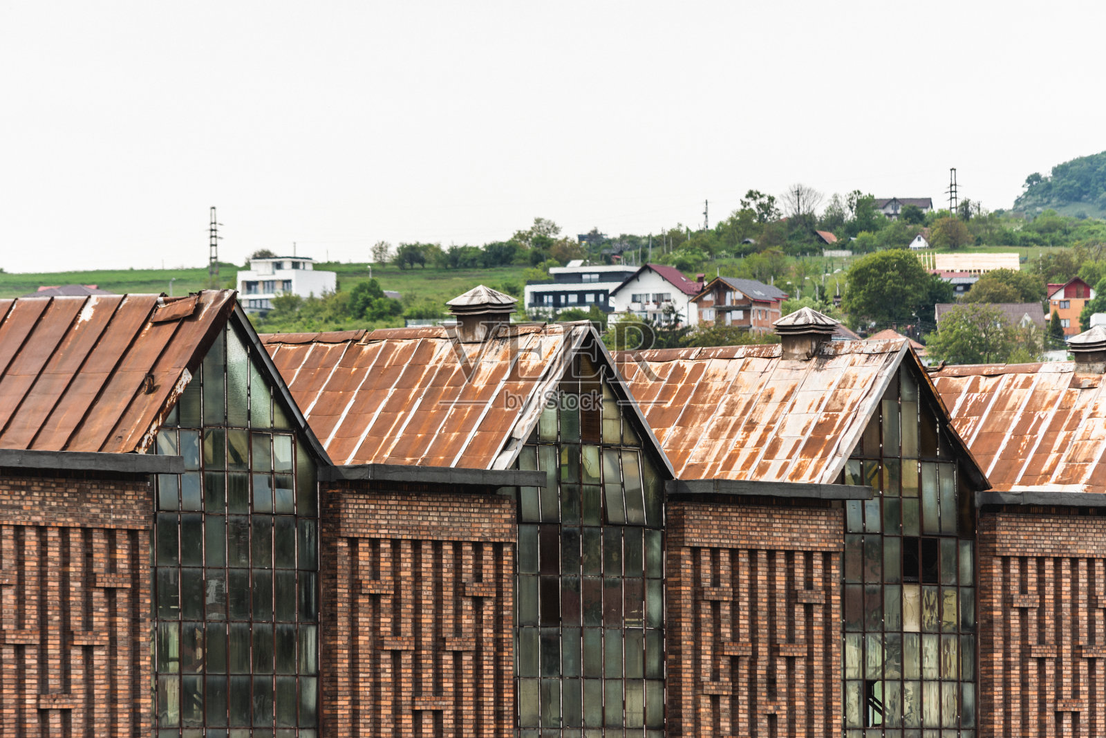 靠近废弃的工厂照片摄影图片