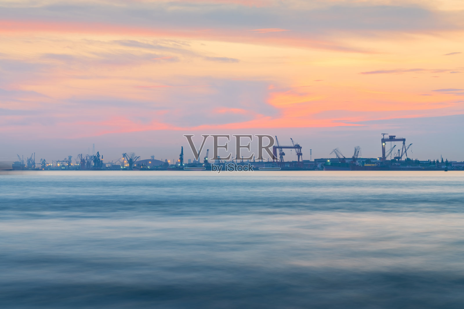 中国江苏省江阴市长江和港口的自然美景照片摄影图片