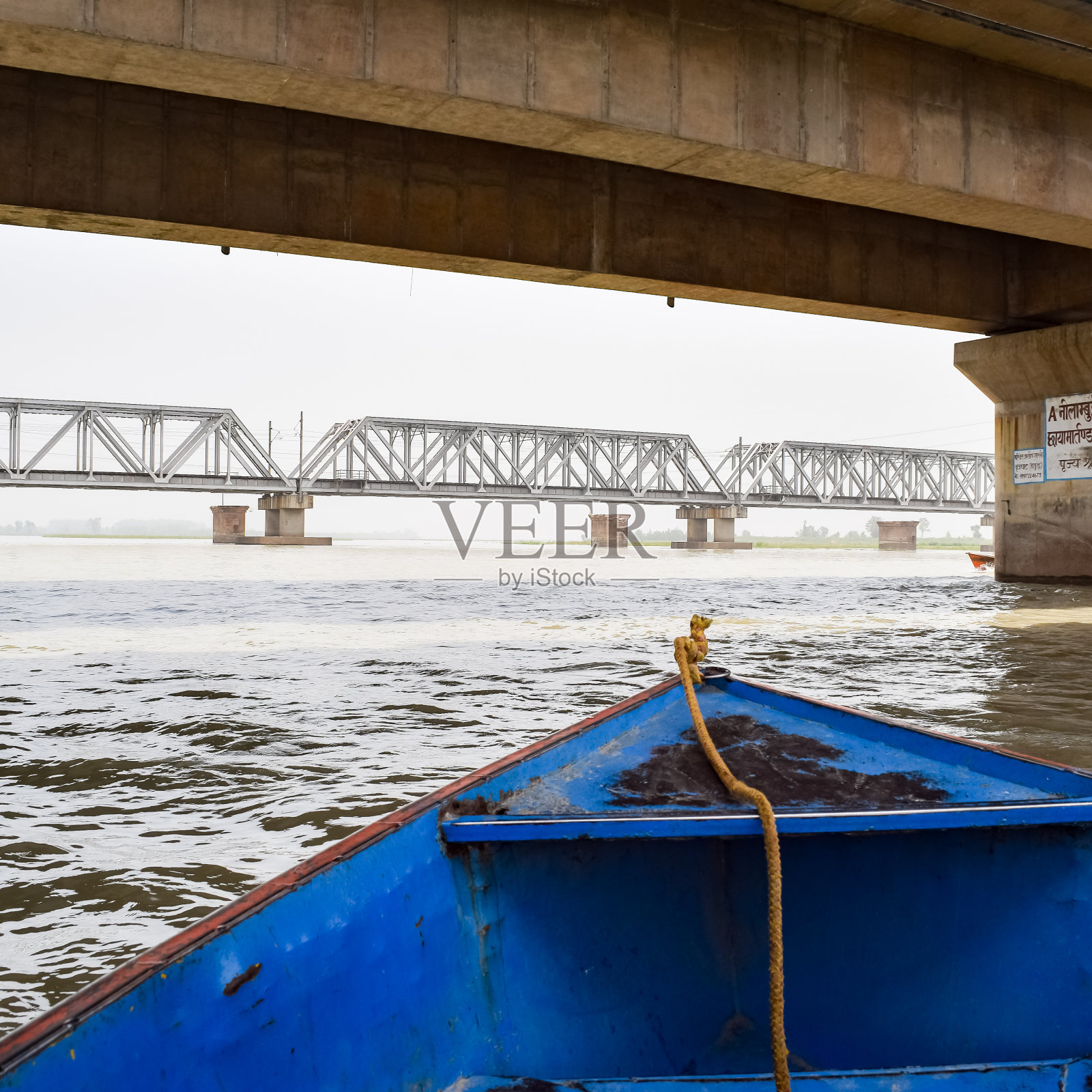 在印度北方邦的加尔穆克特什瓦尔，恒河被认为是印度教徒最神圣的河流。加尔恒河Brij ghat是印度教徒非常著名的宗教场所照片摄影图片
