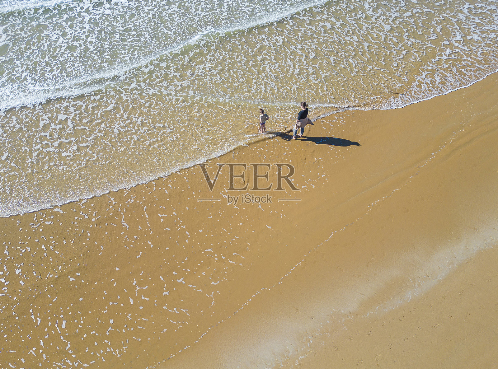 在沙滩上享受照片摄影图片