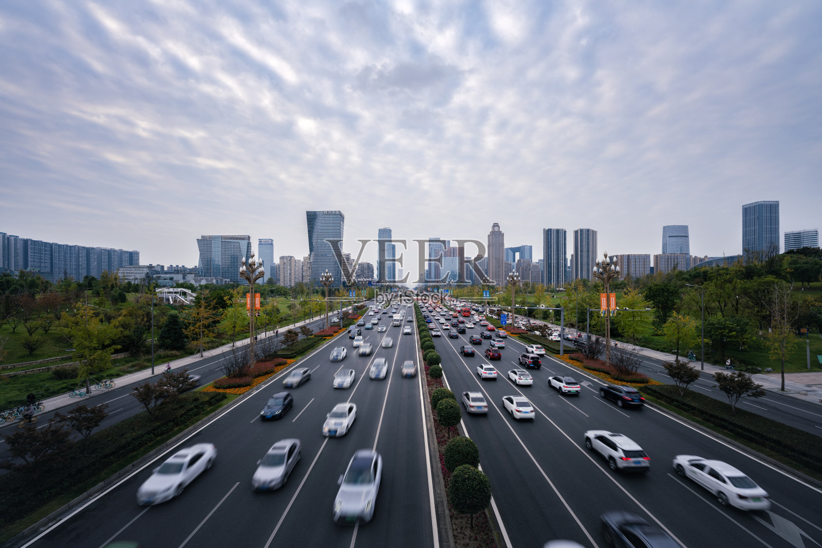 早上在成都的城市立交桥上照片摄影图片