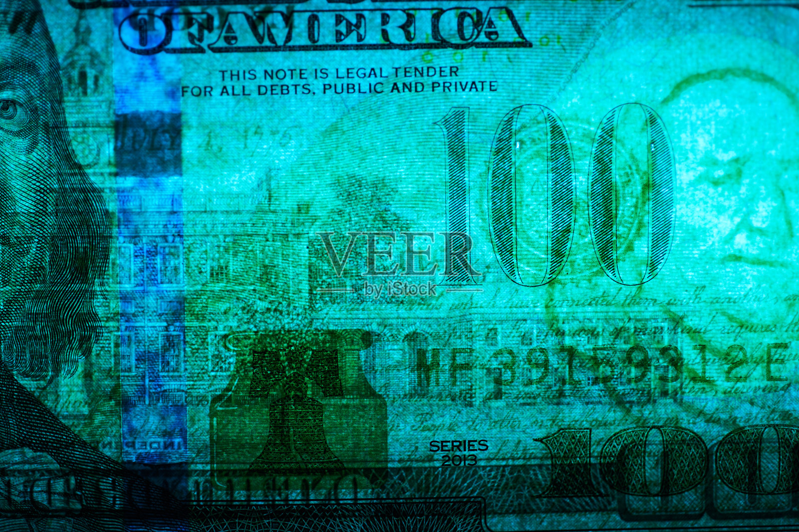 深度，彩色光特写100美元钞票照片摄影图片