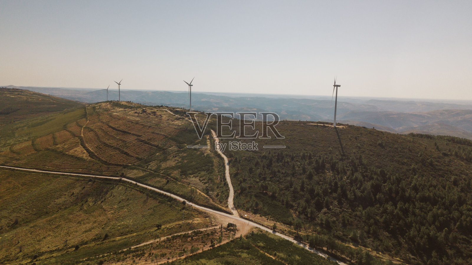美丽的照片风力涡轮机在拉各斯山做Sabor Miradouro照片摄影图片