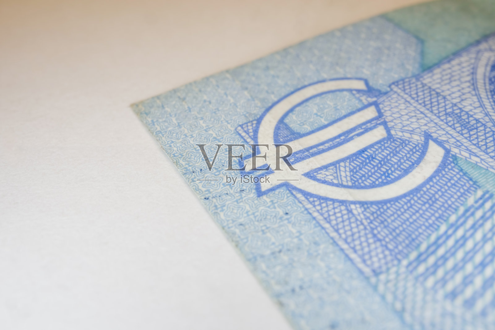 收缴欧元钞票，用于财政和经济照片摄影图片