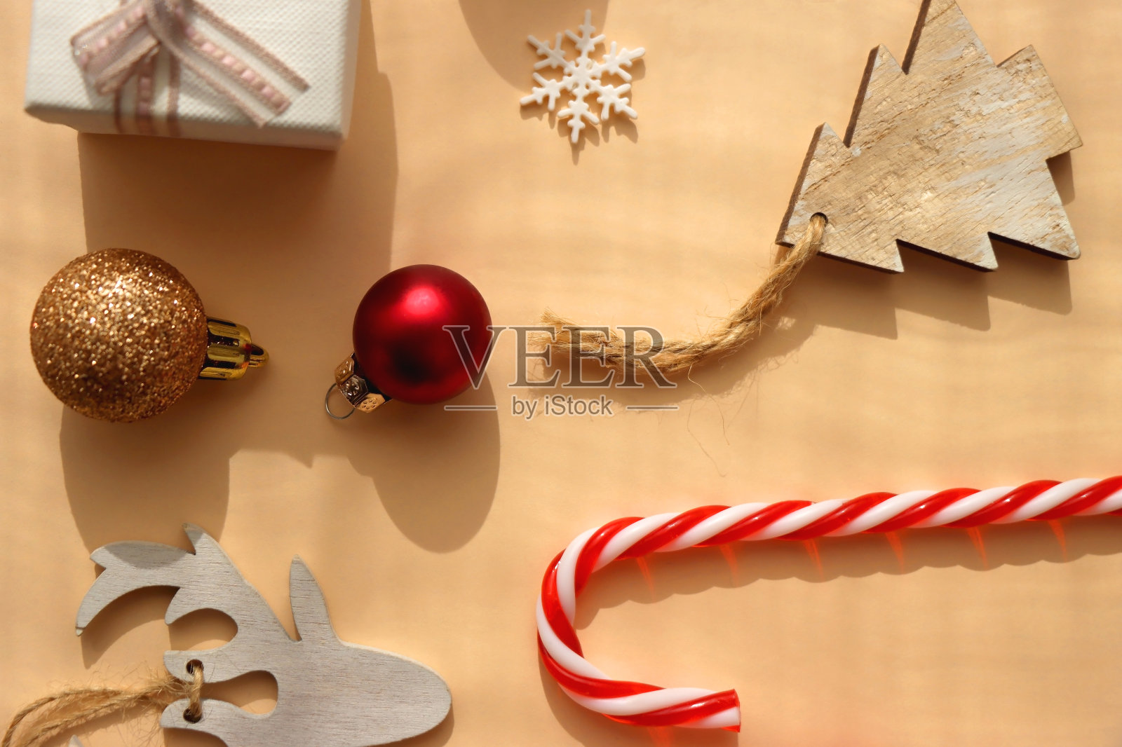 圣诞装饰品和礼物照片摄影图片