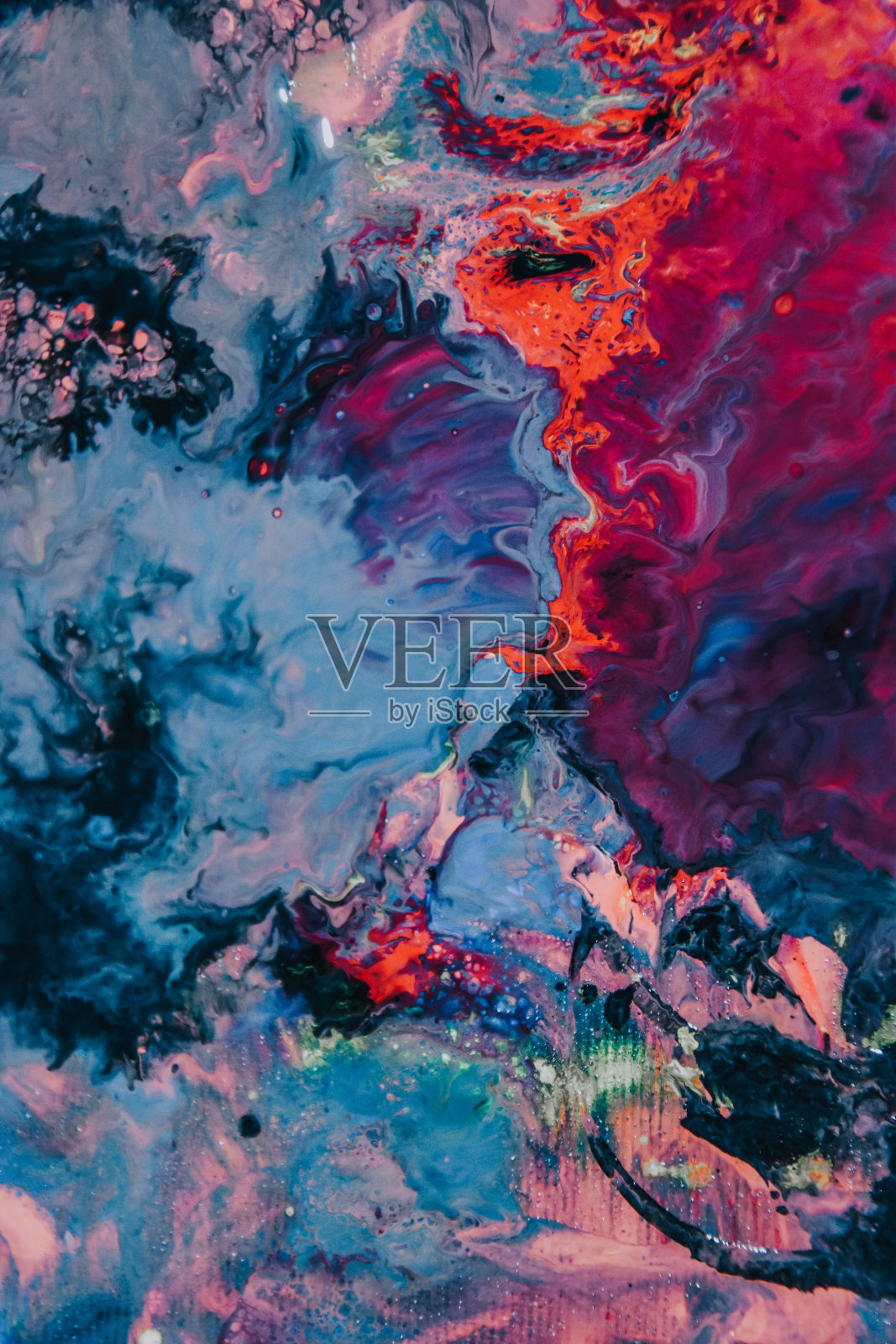 抽象流体艺术纹理-背景与彩虹油漆效果，丙烯酸艺术品与飞溅照片摄影图片