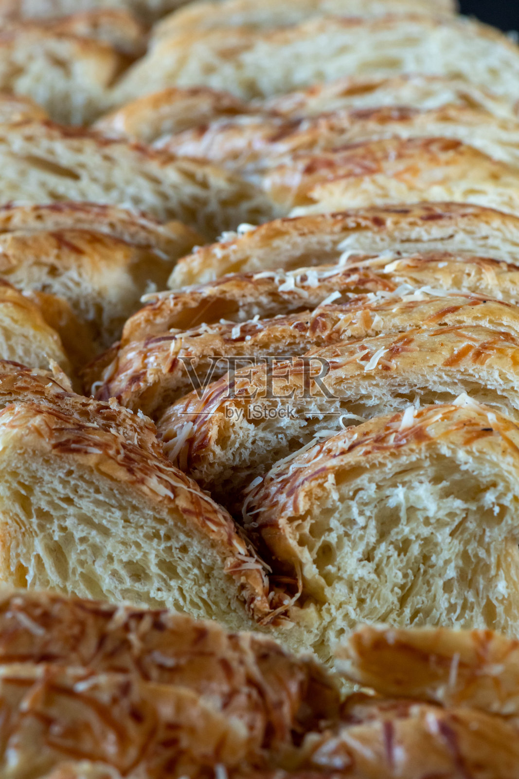 美味的切片面包特写，有质感。照片摄影图片