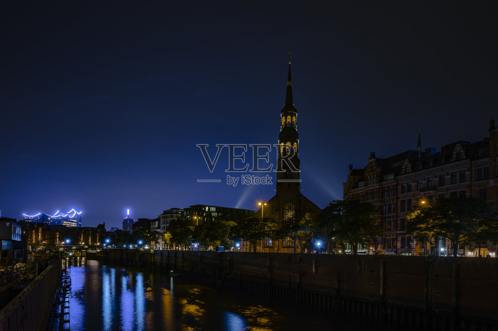 汉堡，在埃尔布爱乐音乐厅和圣凯瑟琳宁观看照片摄影图片