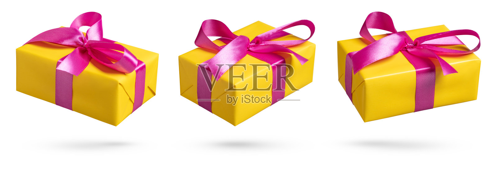 一套黄色礼盒与粉红色丝带在白色照片摄影图片