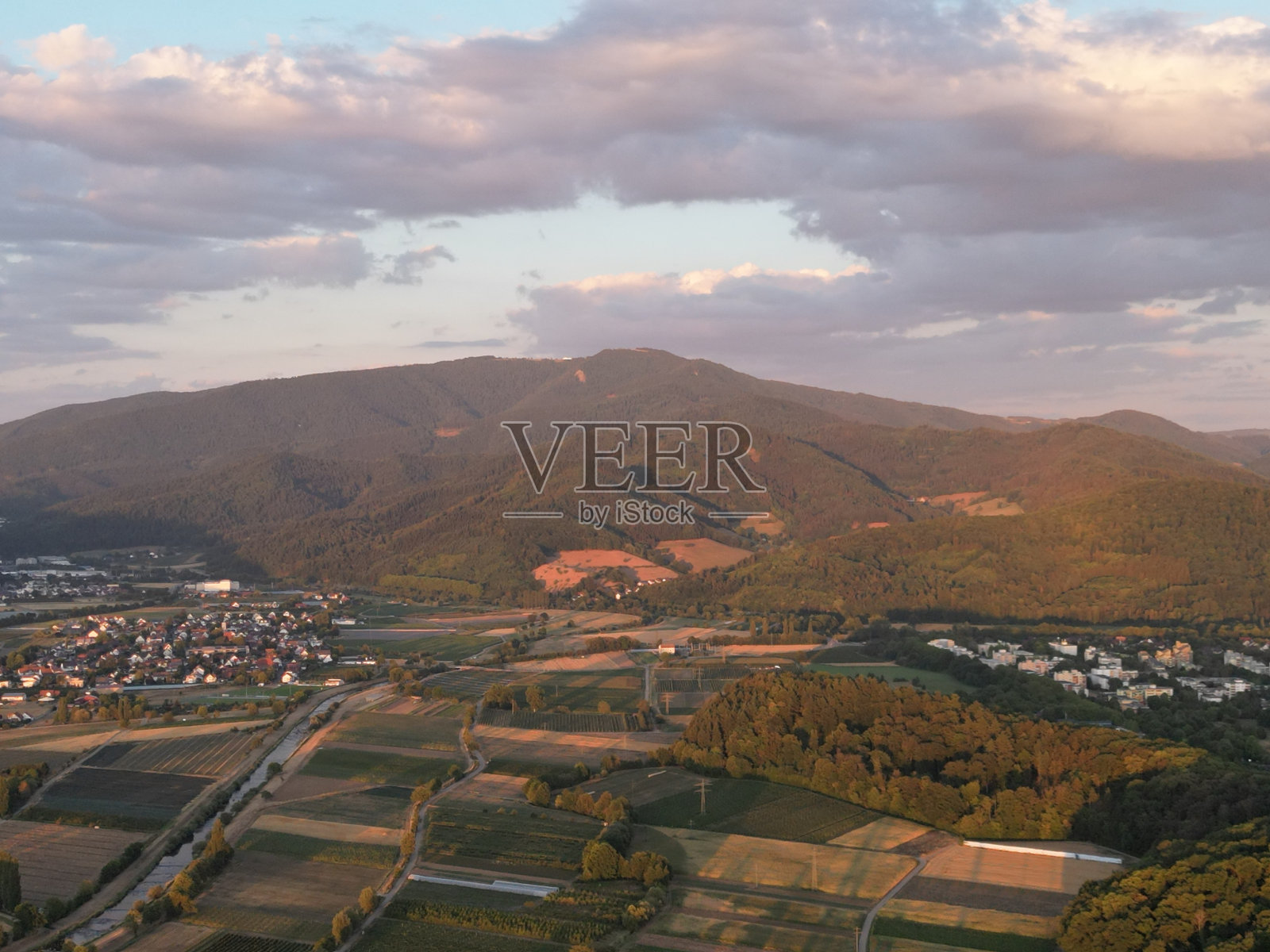 Glottertal is a village in the district of Breisgau-Hochschwarzwald in southwestern Baden-Württemberg near Freiburg im Breisgau Germany照片摄影图片