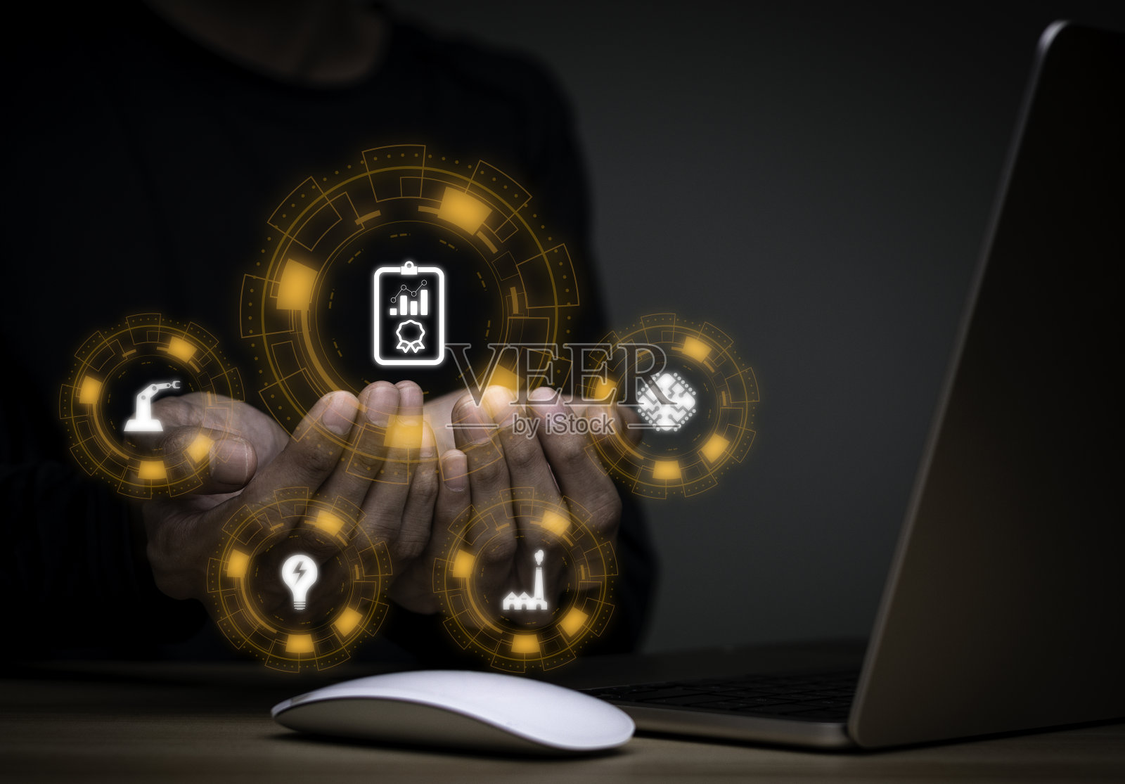 手持技术片剂的人看着污染减少图或污染物、有毒物质的工业工厂获得环保证书。照片摄影图片