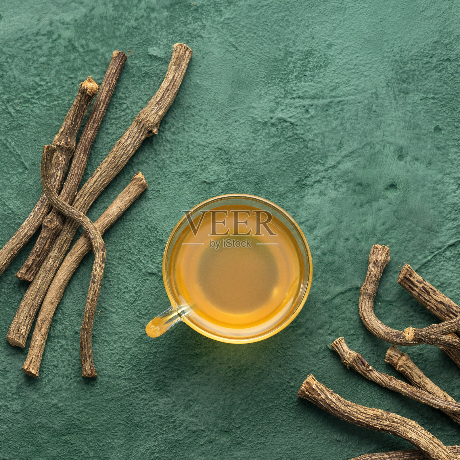 缬草-药用缬草的茎和茶照片摄影图片