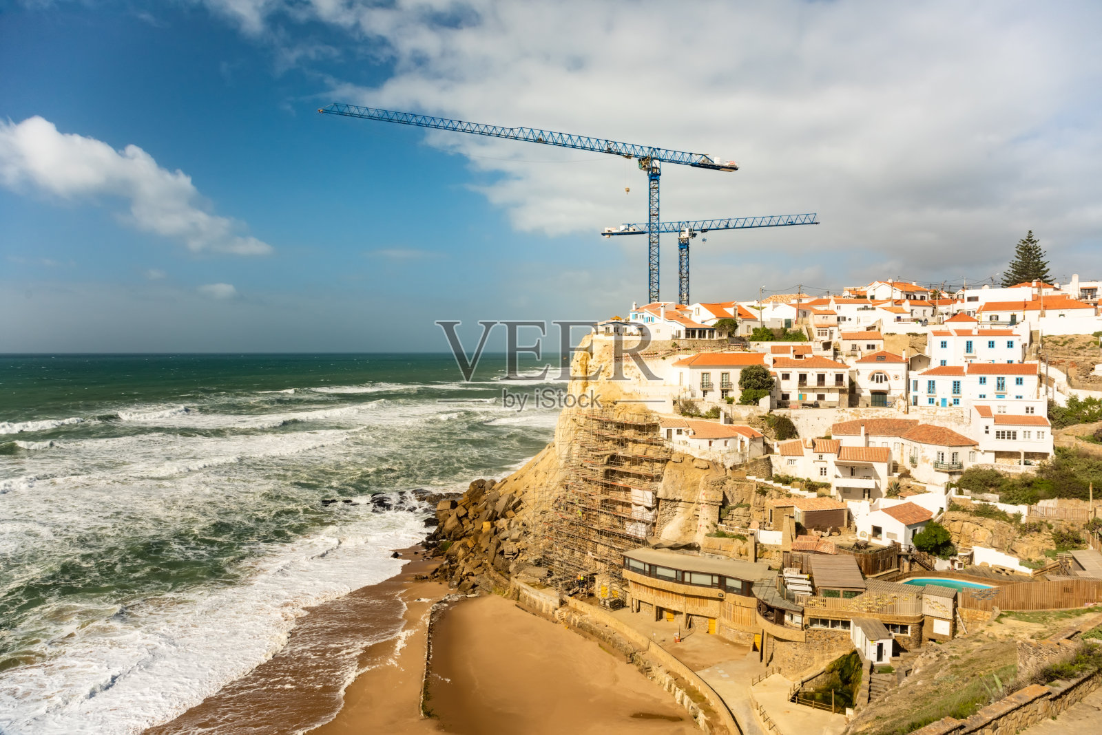 阿泽尼斯，葡萄牙辛特拉岛里斯本附近的渔村照片摄影图片