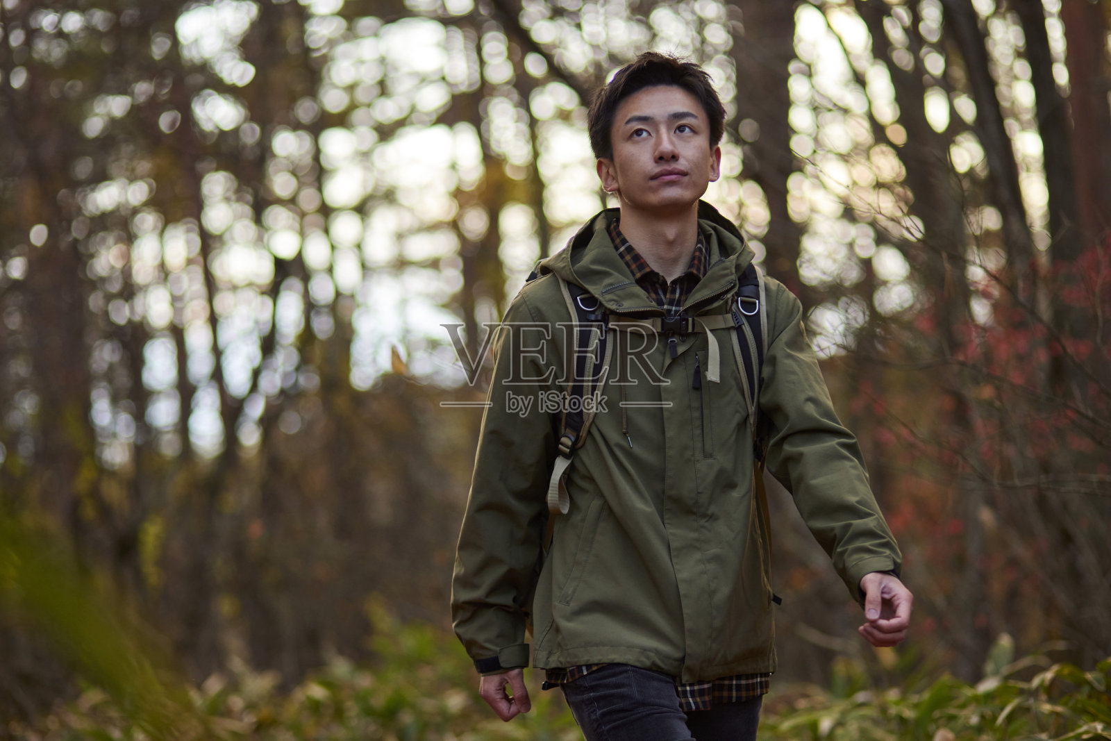 日本男子喜欢徒步旅行照片摄影图片
