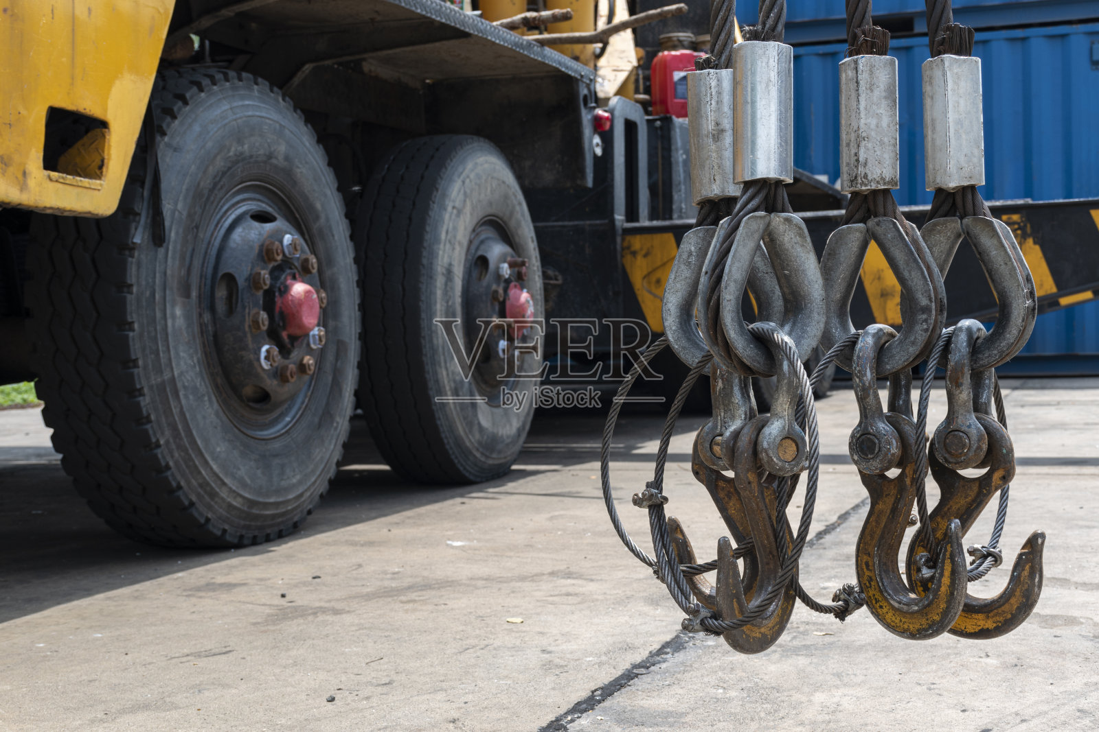 闭式吊钩移动式起重机照片摄影图片