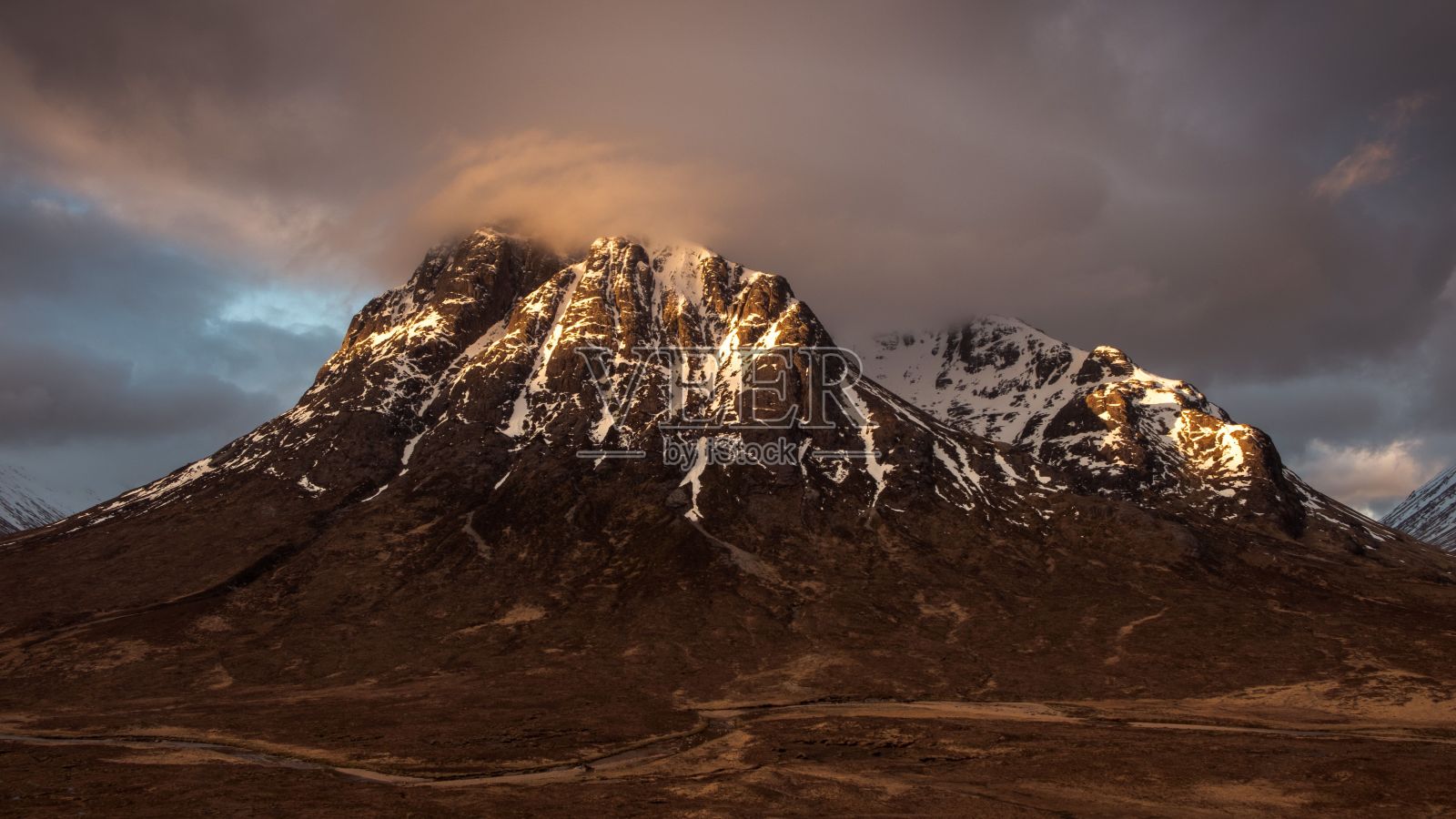 位于苏格兰格伦科入口的Buachaille Etive Mor山照片摄影图片