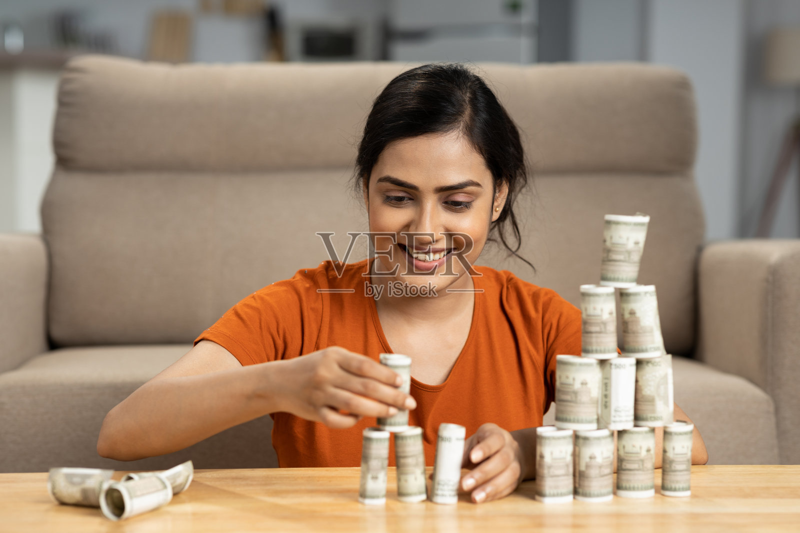 印度年轻女子在家，库存照片照片摄影图片