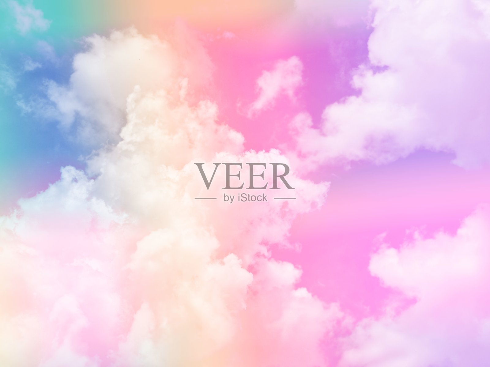 美丽，甜美的粉彩粉紫色，天空上有毛茸茸的云朵。多色彩虹图像。抽象幻想生长的灯光照片摄影图片