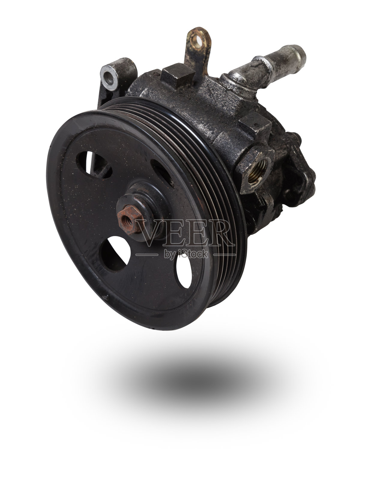 叶片泵或液压动力转向泵上有白色背景的发动机零件。零部件自动编目。照片摄影图片