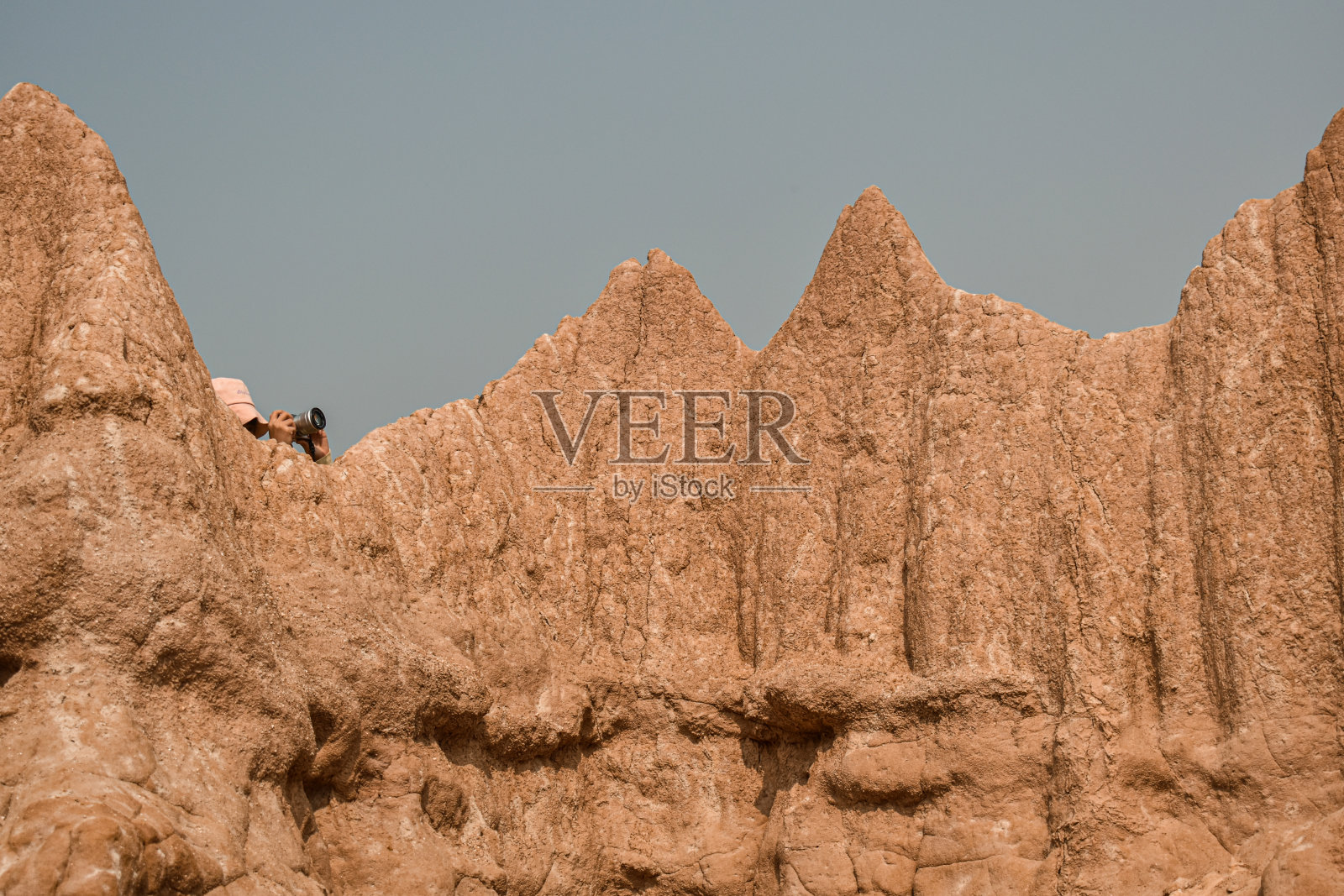 砂岩山脉峡谷风光，地质岩层旅游景观照片摄影图片