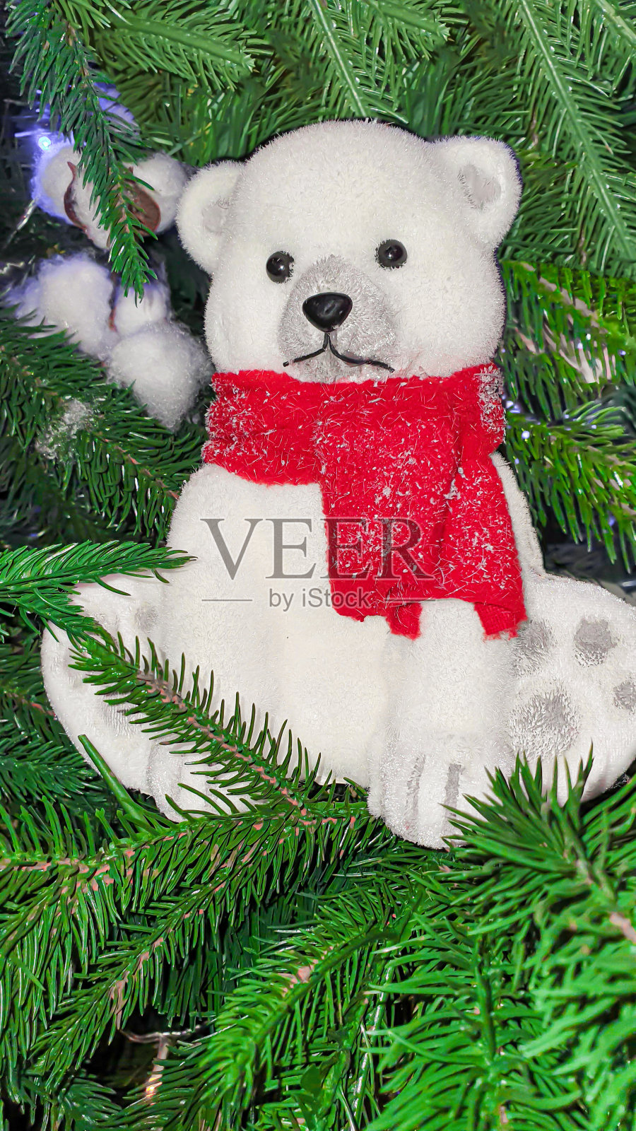 圣诞节和新年。节日背景以冷杉枝、圣诞树为主，新年玩具由本厂生产。照片摄影图片